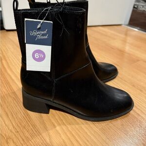 Black Leather Universal Threads Ankle Boots Size 6.5